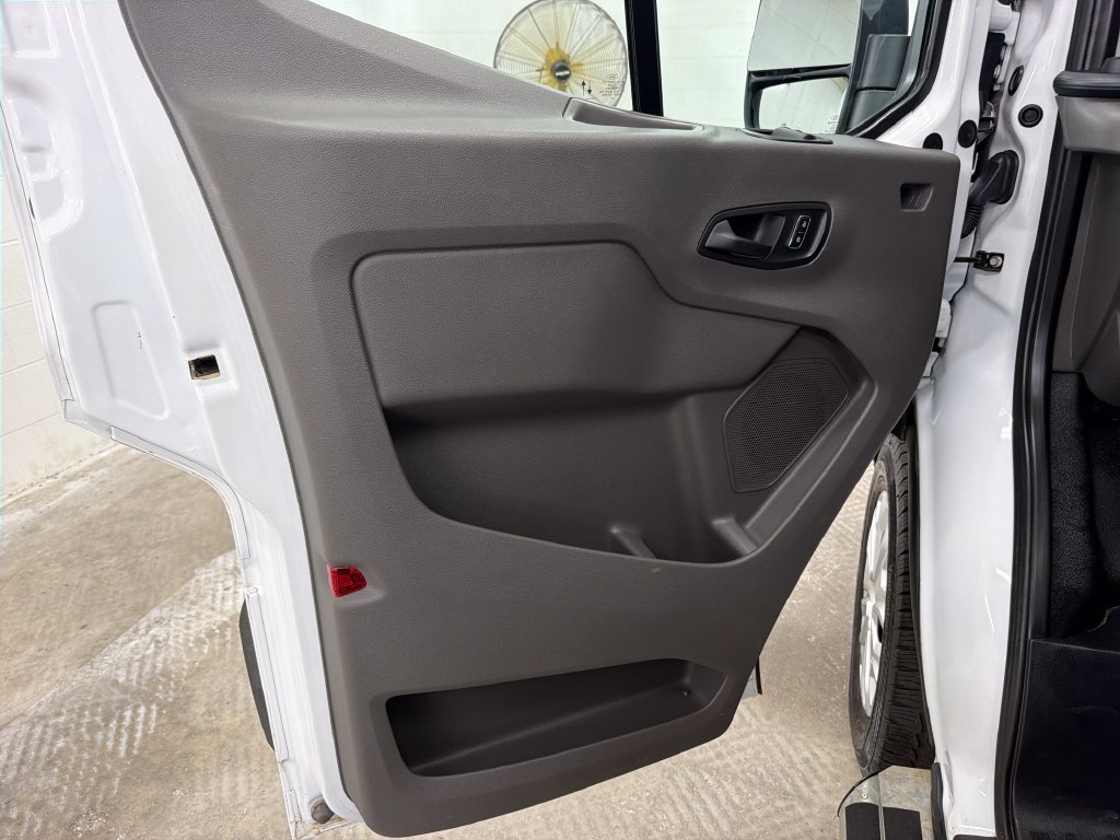 Certified 2025 Ford Transit 250 Low Roof w/ Exterior Upgrade Package RWD image 17