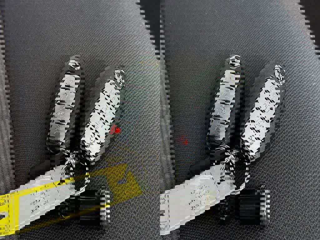 Used 2024 Nissan Titan SV w/ SV Convenience Package image 25