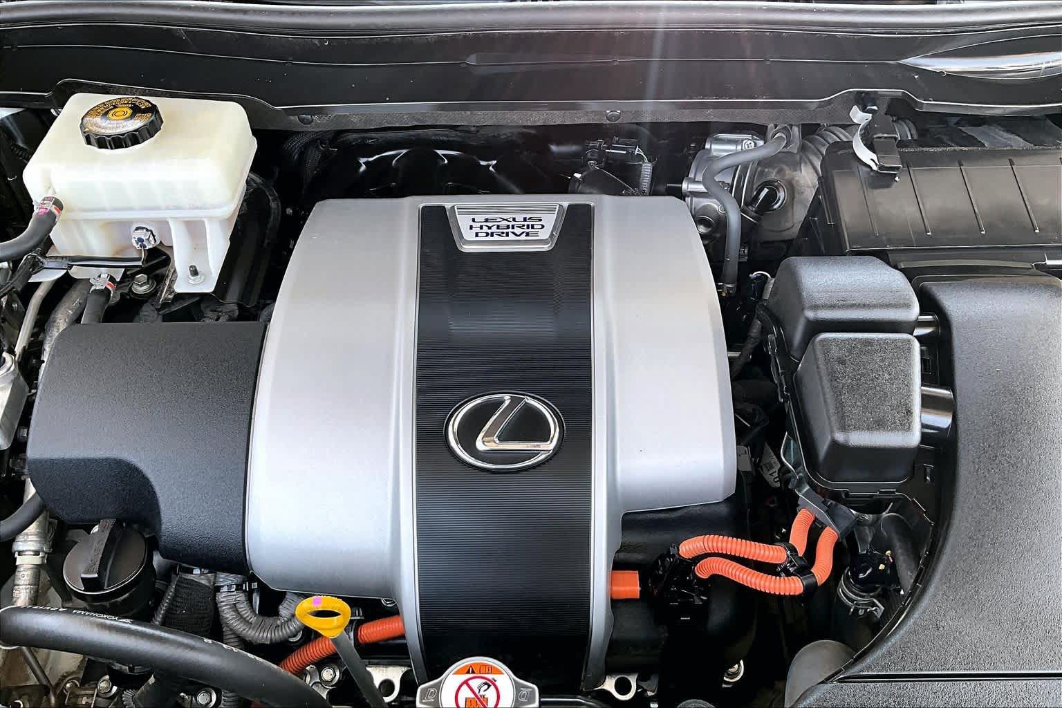 Used 2018 Lexus RX 450hL Premium w/ Premium Package AWD/4WD image 32
