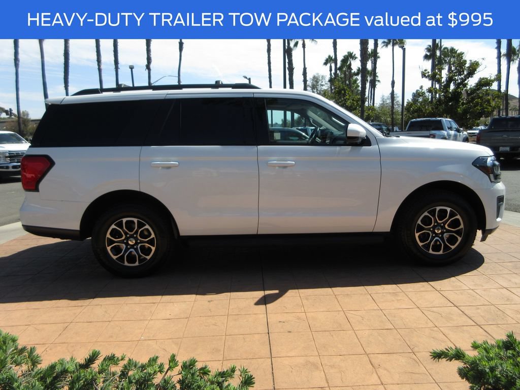 Certified 2024 Ford Expedition XLT RWD image 5