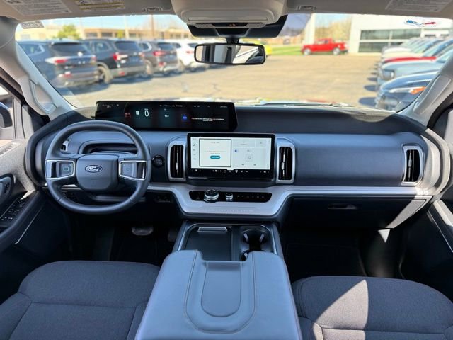 Certified 2025 Ford Expedition Active AWD/4WD image 2