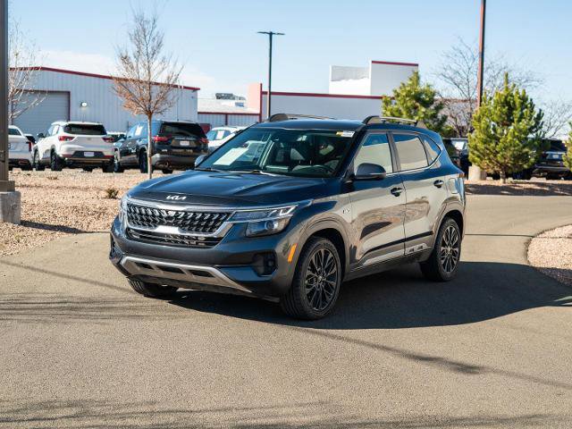 Used 2022 Kia Seltos Nightfall Edition image 2