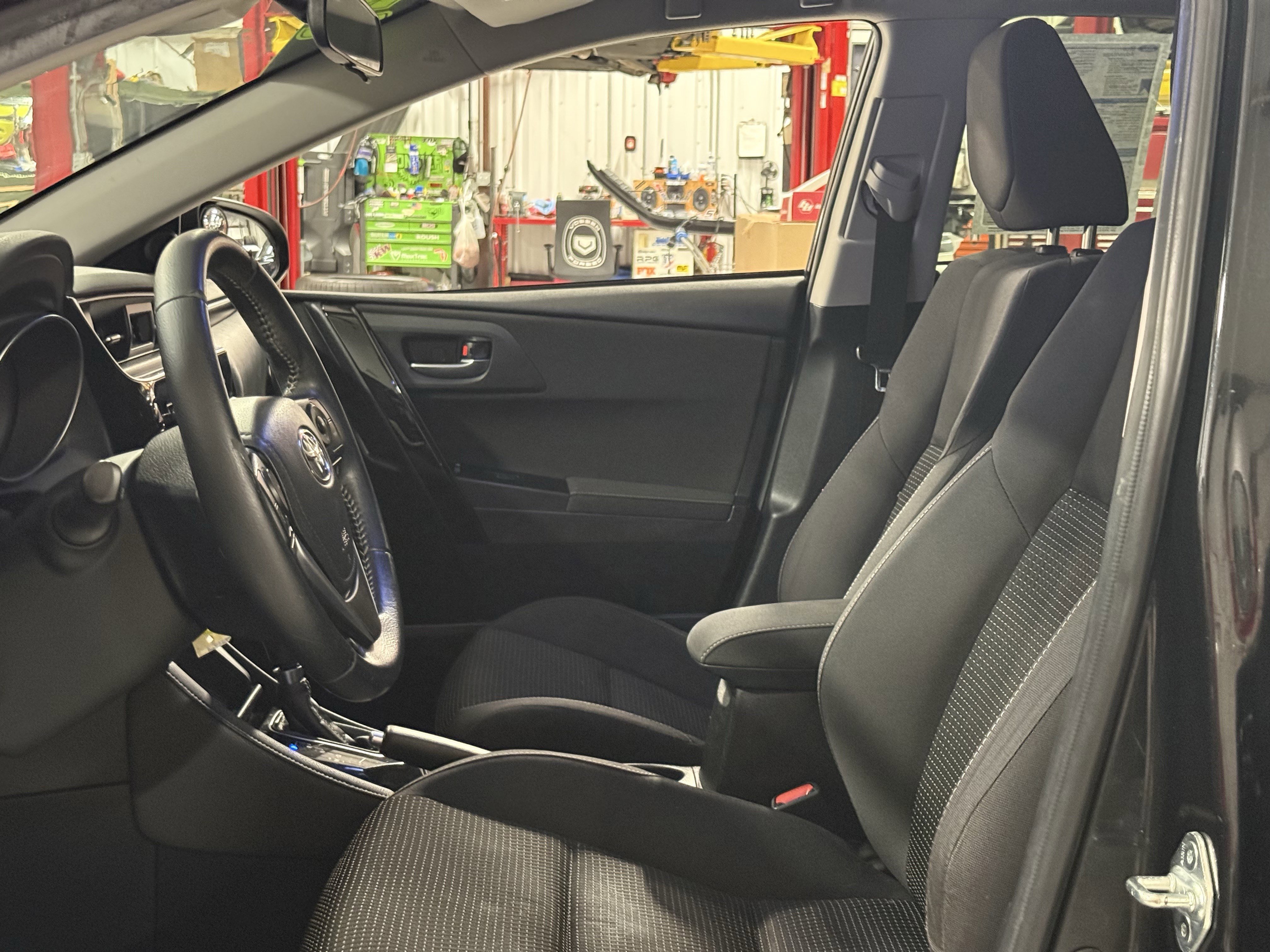 Used 2017 Toyota Corolla iM image 19