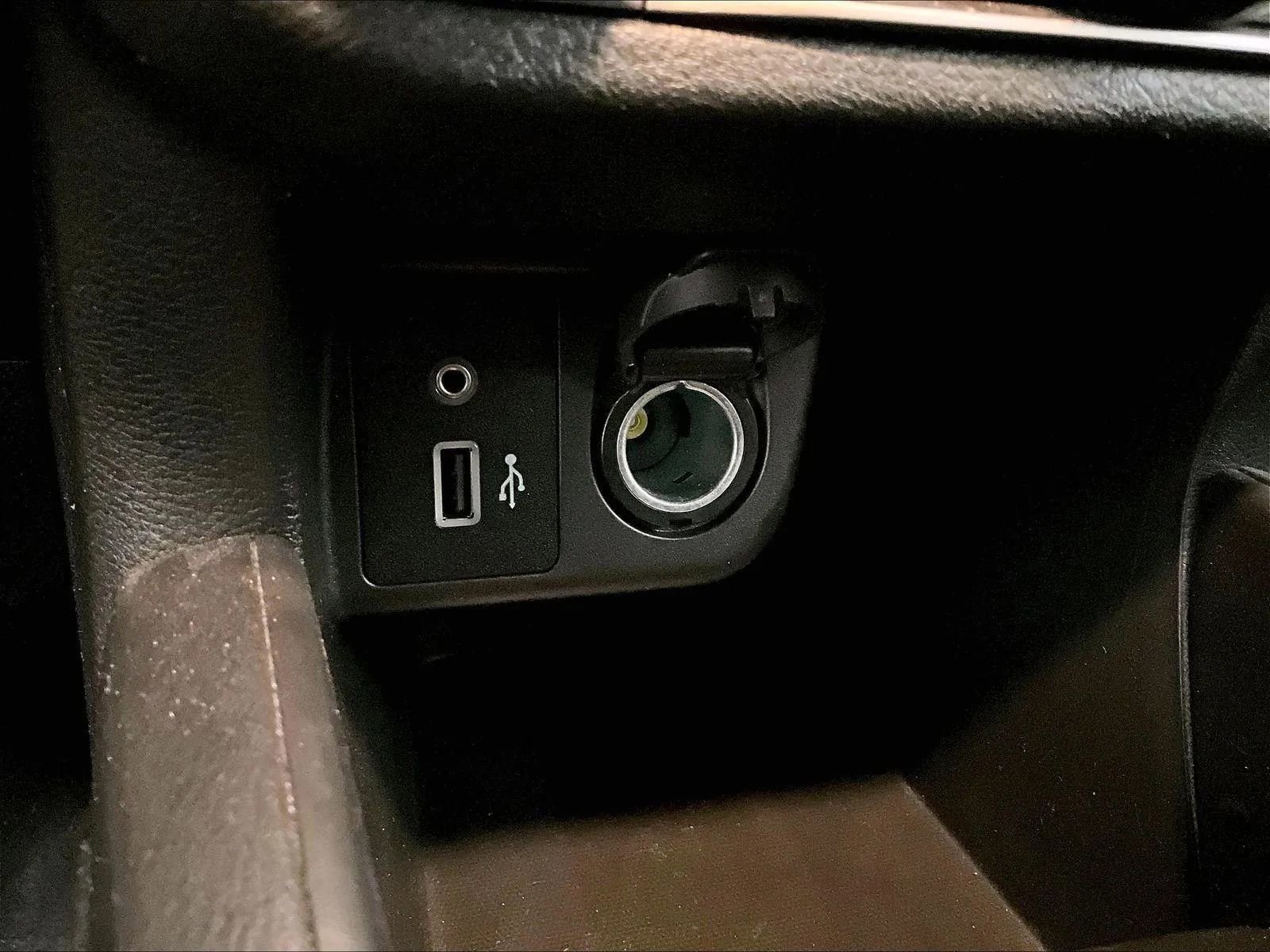 Used 2024 Nissan Versa S w/ Trunk Package image 31