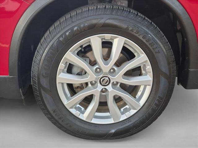 Used 2017 Nissan Rogue SV AWD/4WD image 23