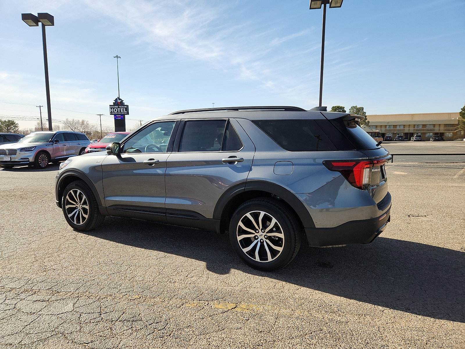 Certified 2025 Ford Explorer ST-Line image 2
