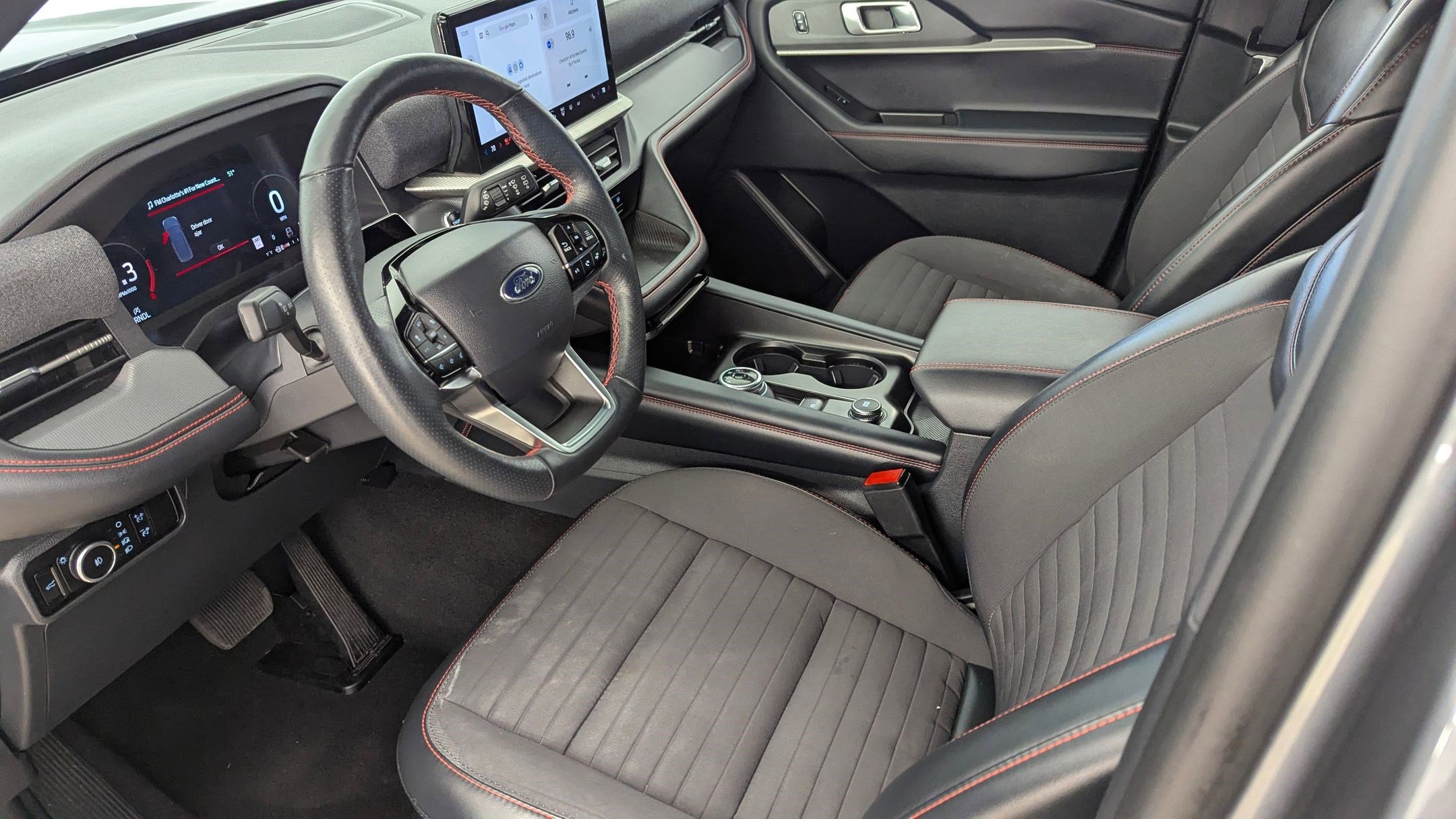 Certified 2025 Ford Explorer ST-Line w/ ST-Line Street Pack image 5