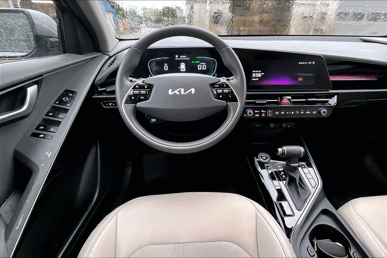 Used 2023 Kia Niro EX FWD image 6