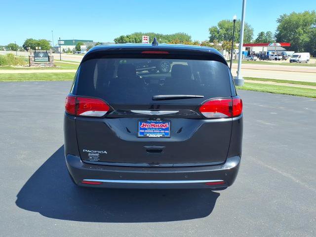 Used 2019 Chrysler Pacifica Touring Plus w/ Advanced Safetytec Group FWD image 3