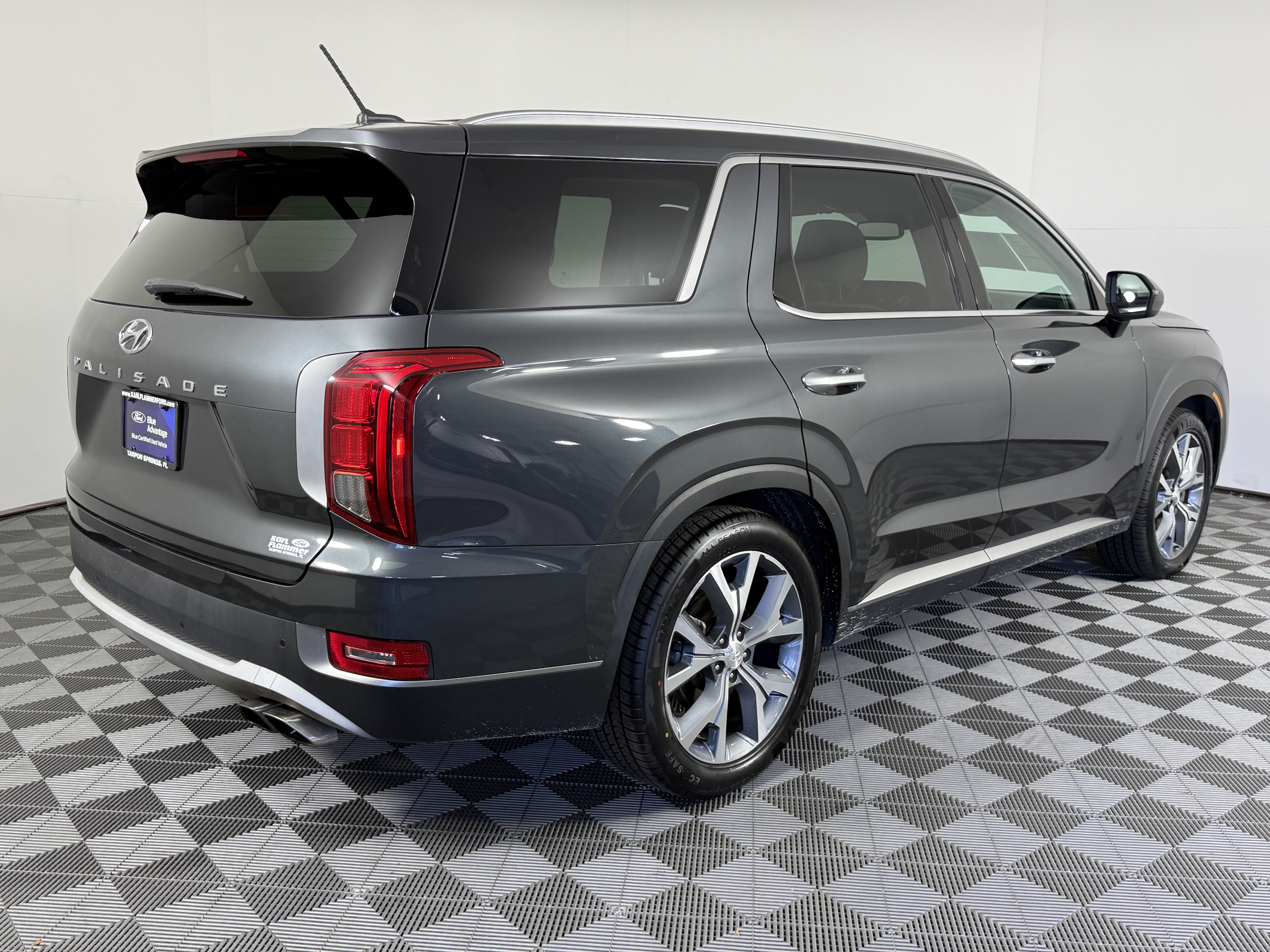 Used 2020 Hyundai Palisade SEL w/ Convenience Package FWD image 3