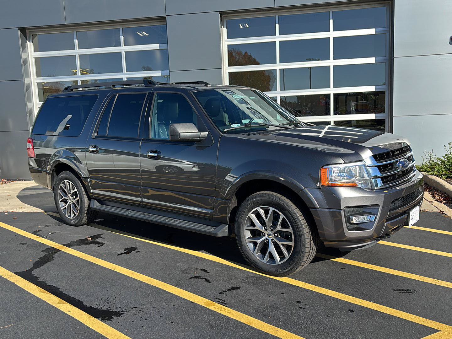 Certified 2017 Ford Expedition EL XLT w/ Equipment Group 202A AWD/4WD image 2