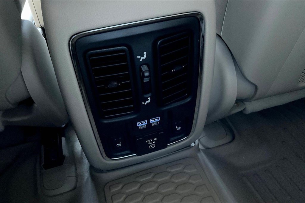 Used 2019 Jeep Grand Cherokee Overland RWD image 10