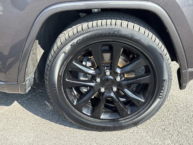 Used 2019 Jeep Grand Cherokee Altitude AWD/4WD image 9