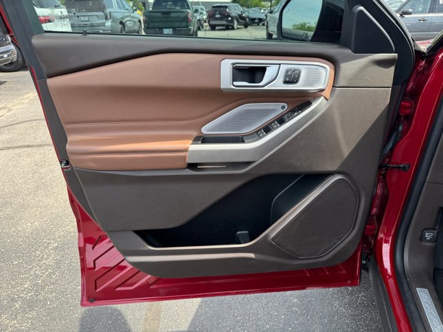 Certified 2023 Ford Explorer King Ranch w/ Technology Package AWD/4WD image 31