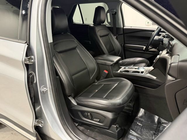 Certified 2022 Ford Explorer XLT w/ Equipment Group 202A AWD/4WD image 39