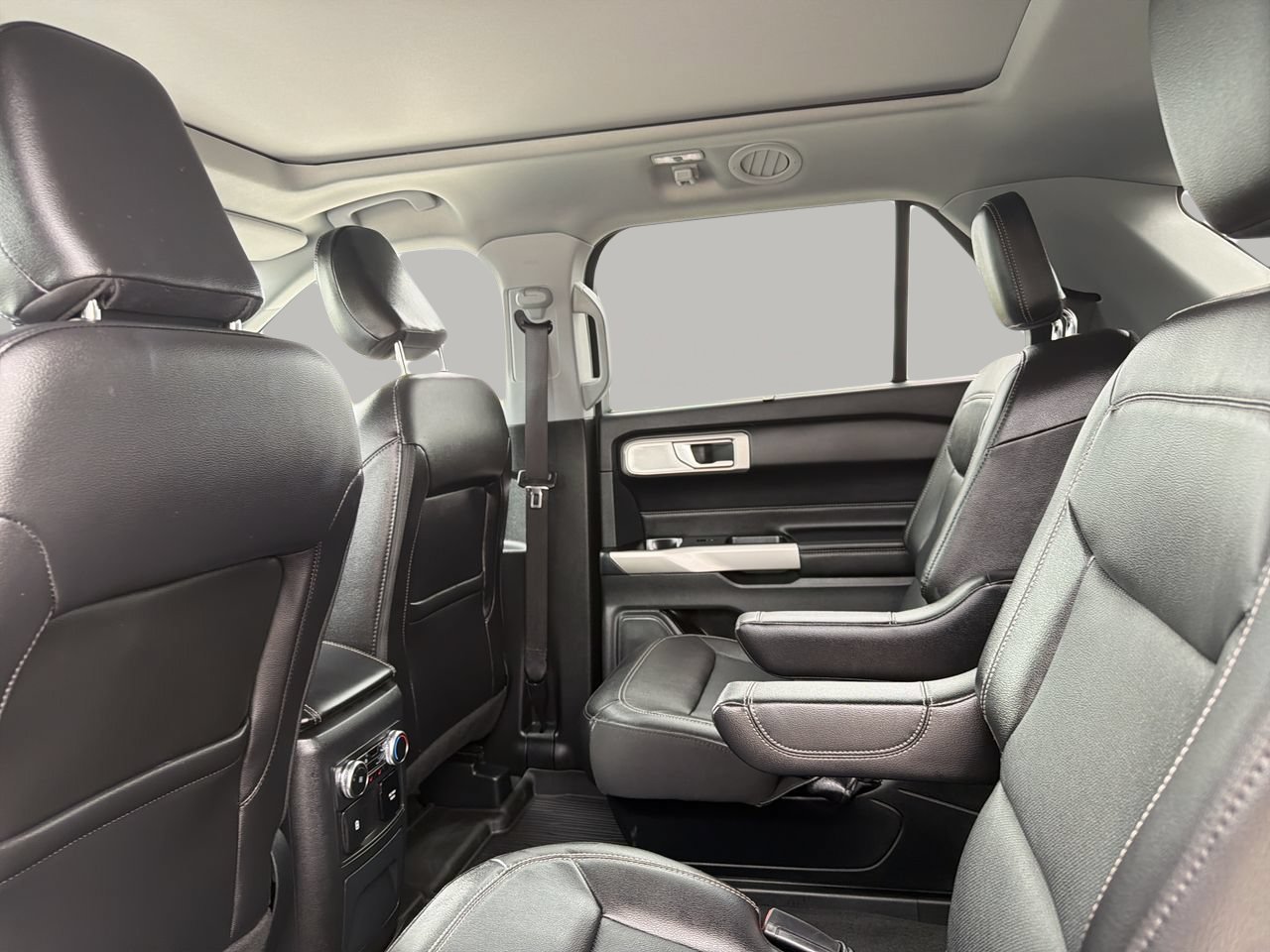 Certified 2023 Ford Explorer Limited w/ Limited Technology Package RWD image 18