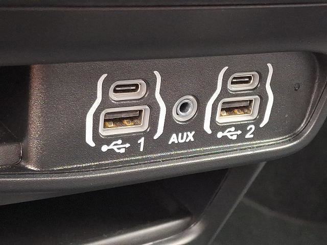 Used 2025 Chrysler Pacifica Select image 25