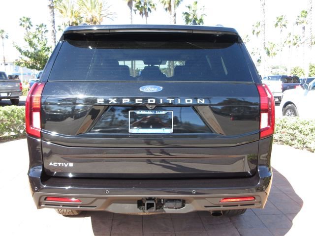 Certified 2025 Ford Expedition Active image 3
