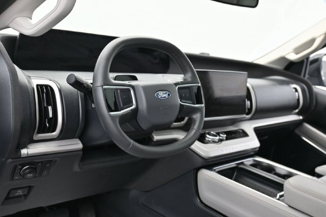 Certified 2025 Ford Expedition Active AWD/4WD image 16