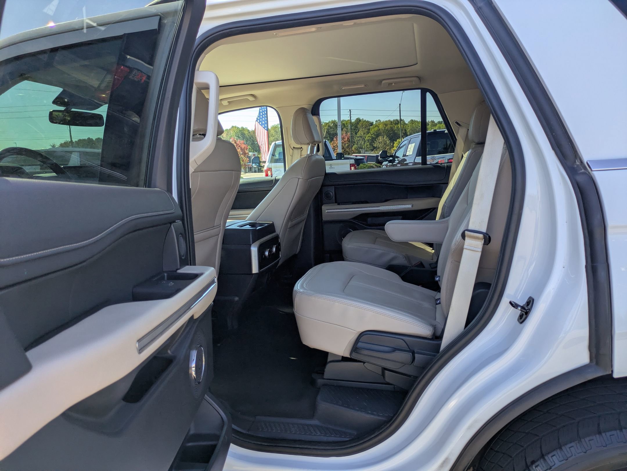 Certified 2024 Ford Expedition Limited image 28