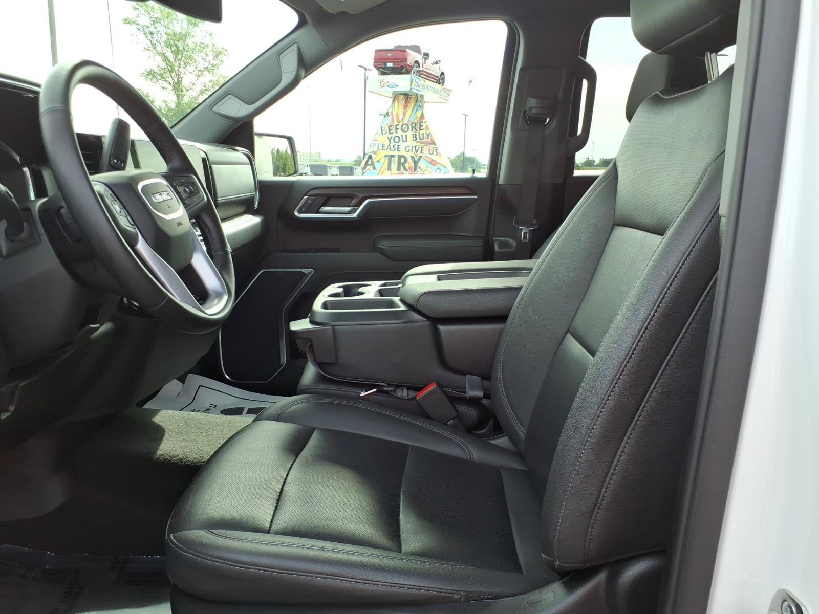 Used 2025 GMC Sierra 1500 SLT AWD/4WD image 10