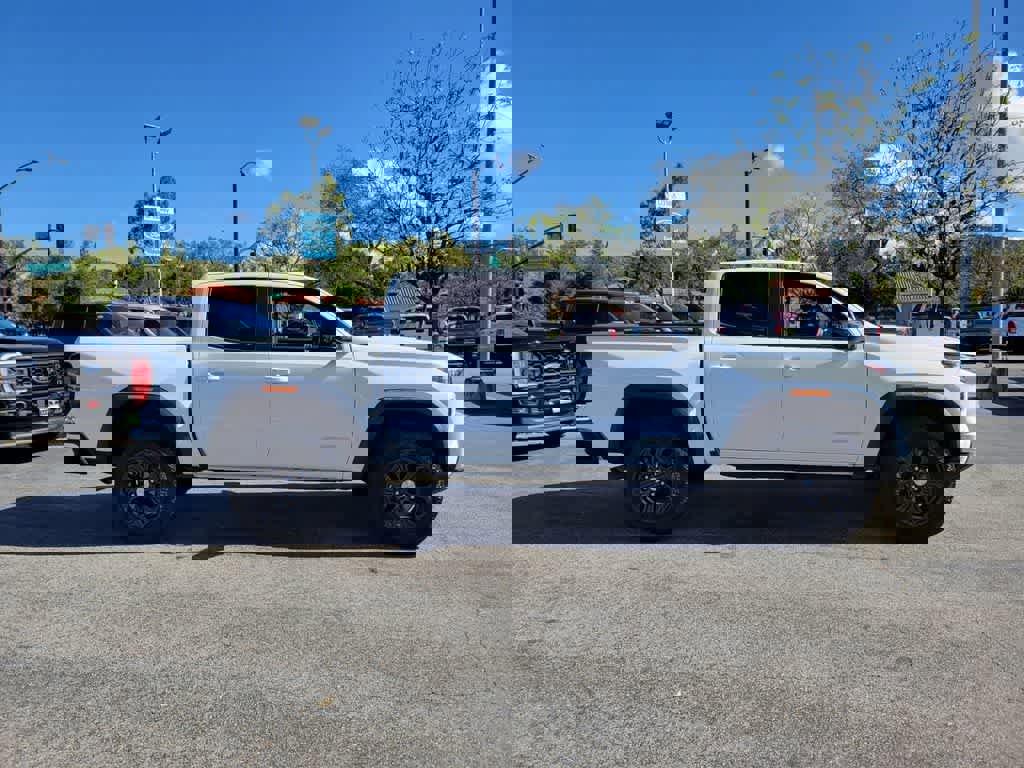 Used 2023 GMC Canyon Elevation w/ Trailering Package image 6