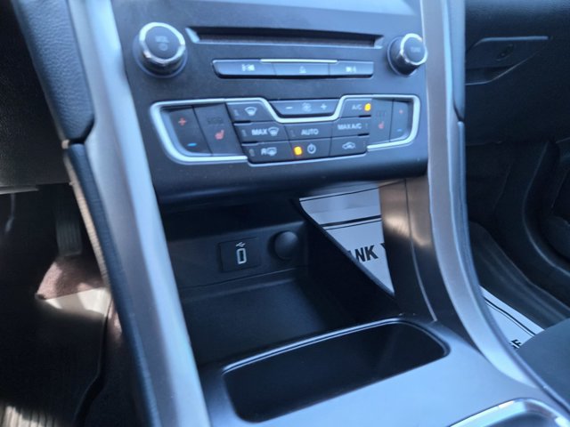 Certified 2017 Ford Fusion SE w/ Fusion SE Technology Package FWD image 12