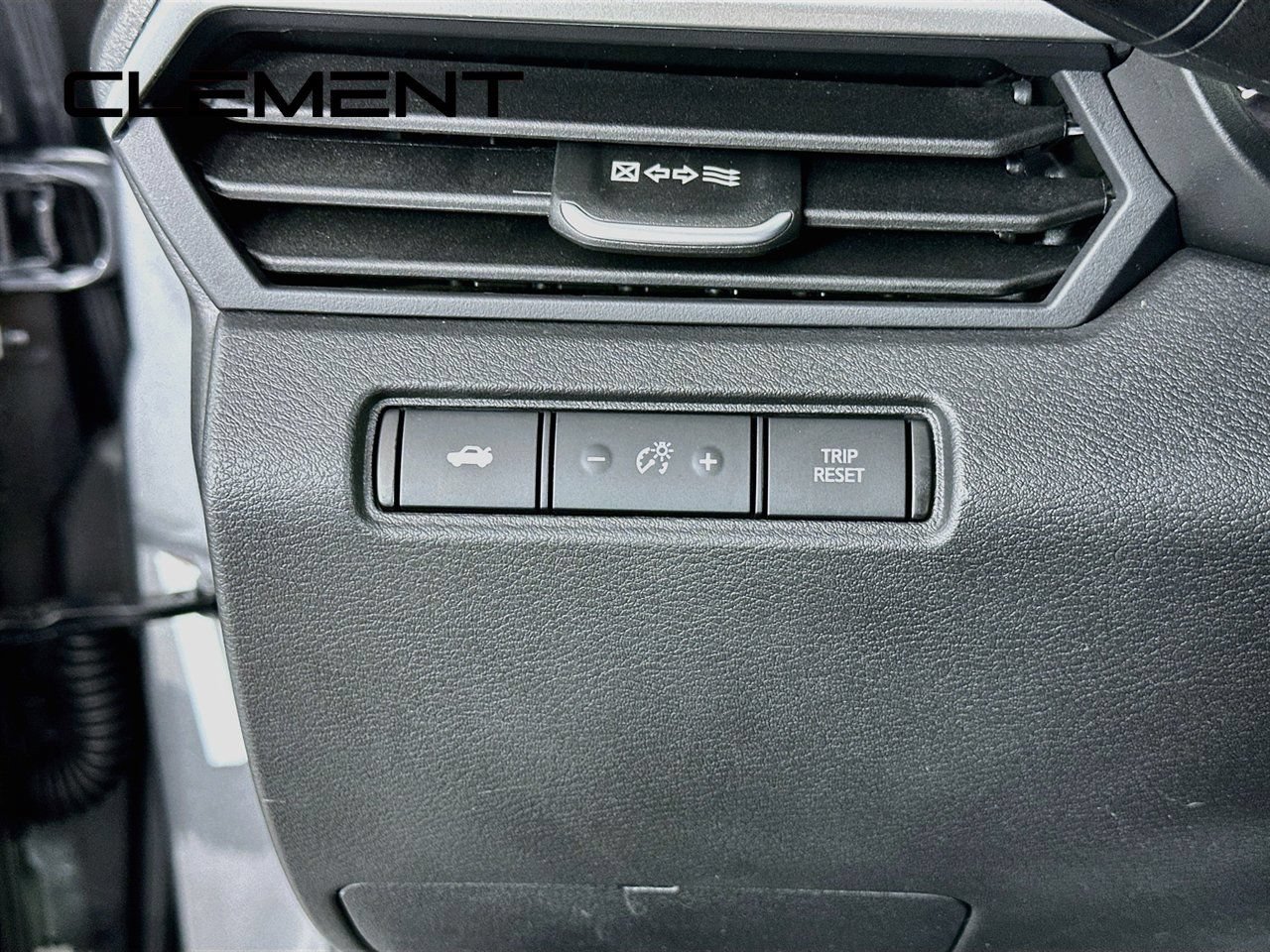Used 2025 Nissan Altima 2.5 SV FWD image 14