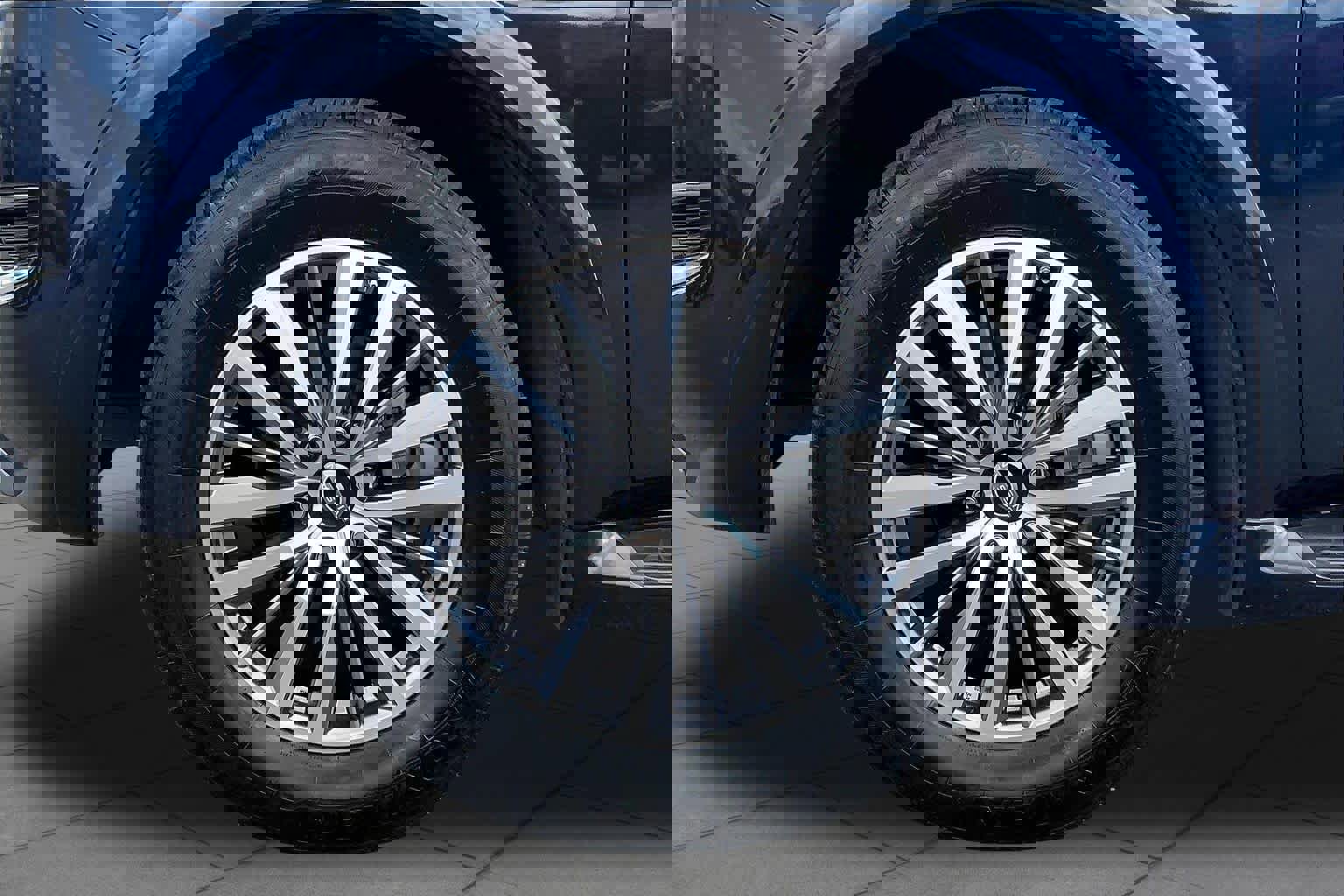 Used 2023 Nissan Armada SL w/ Captain's Chairs Package image 13