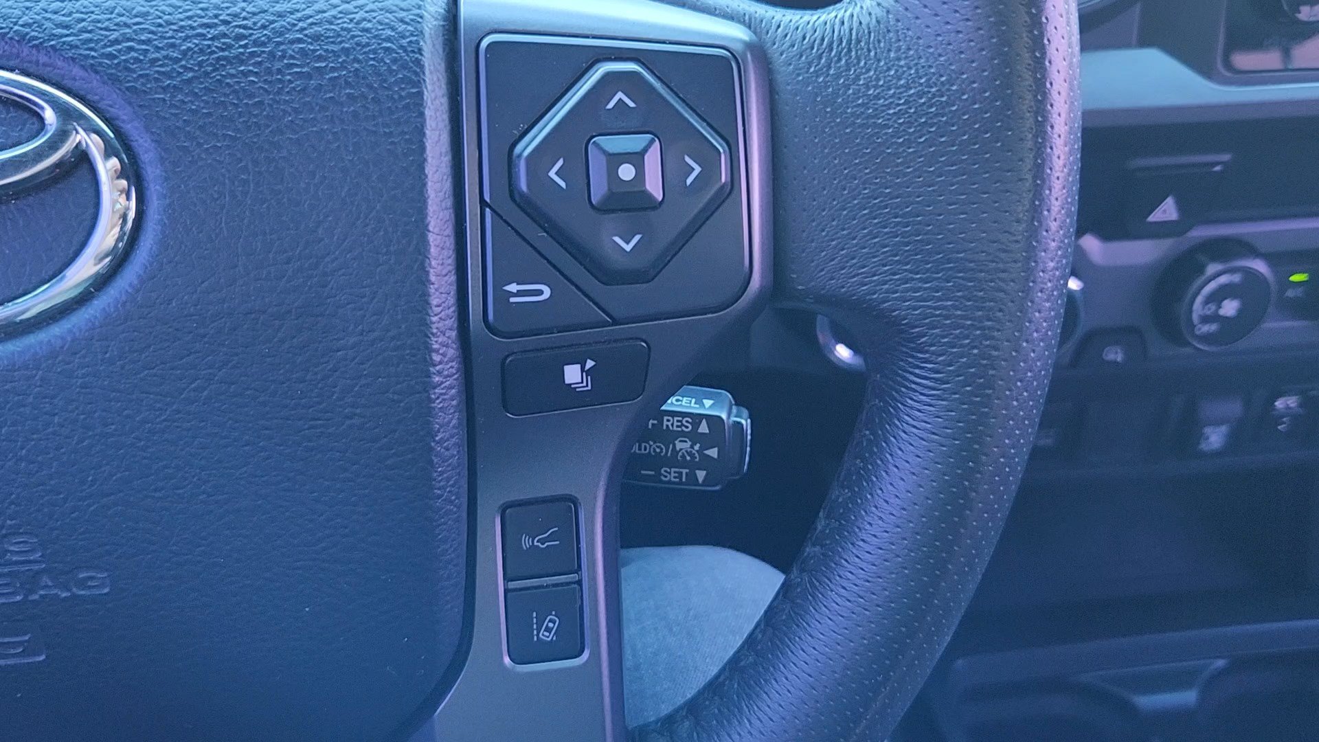 Used 2019 Toyota Tacoma TRD Off-Road AWD/4WD image 13