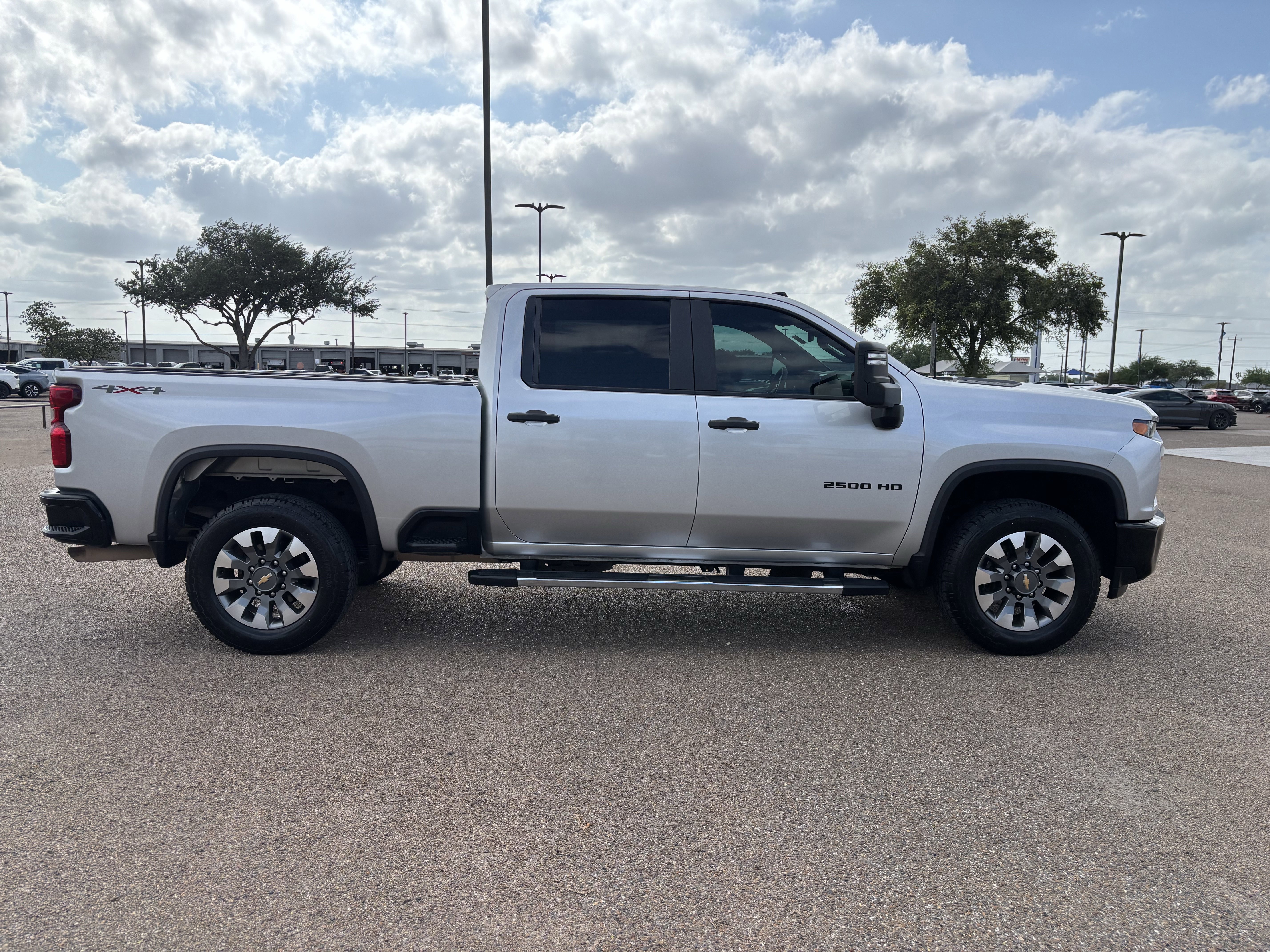 Used 2022 Chevrolet Silverado 2500 Custom w/ Custom Value Package image 5