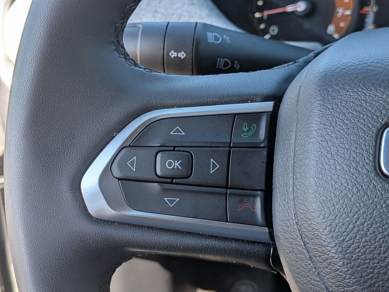 Used 2025 Jeep Compass Latitude w/ Sun & Sound Group AWD/4WD image 20