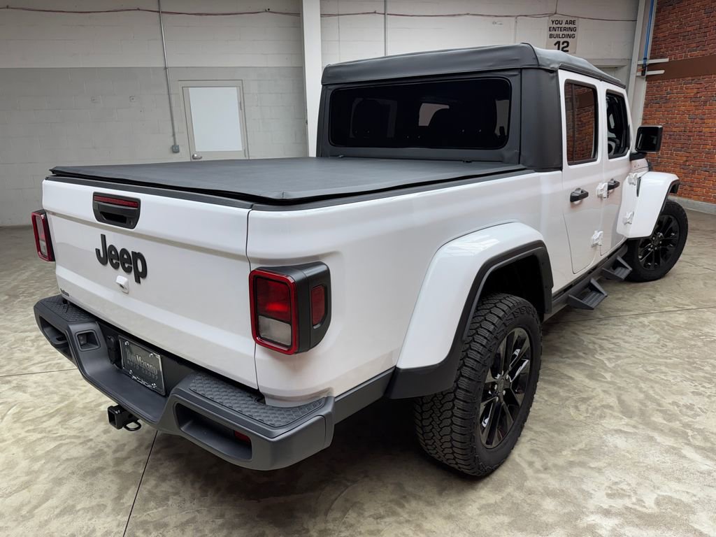 Used 2025 Jeep Gladiator Sport AWD/4WD image 6