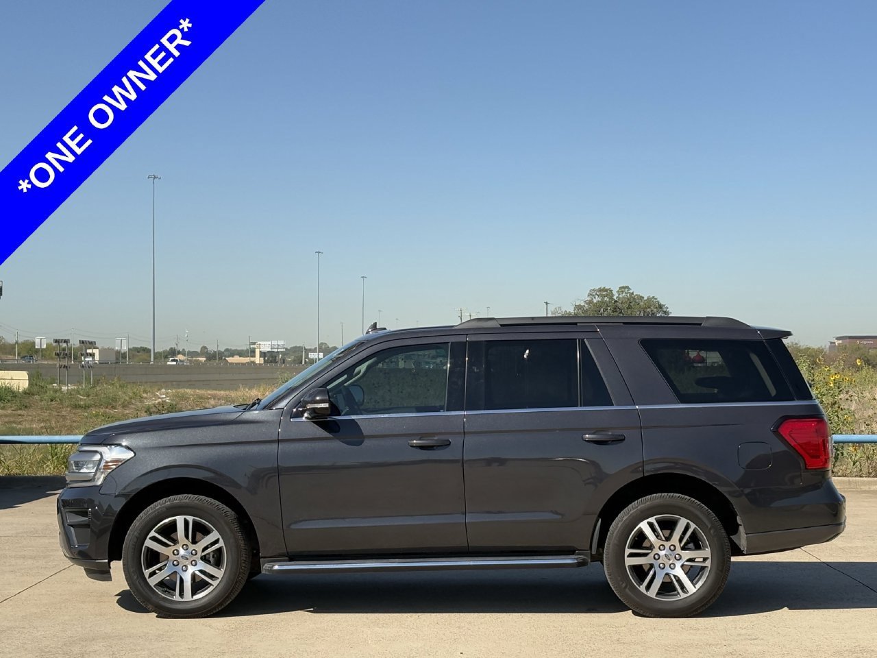Certified 2022 Ford Expedition XLT RWD image 3