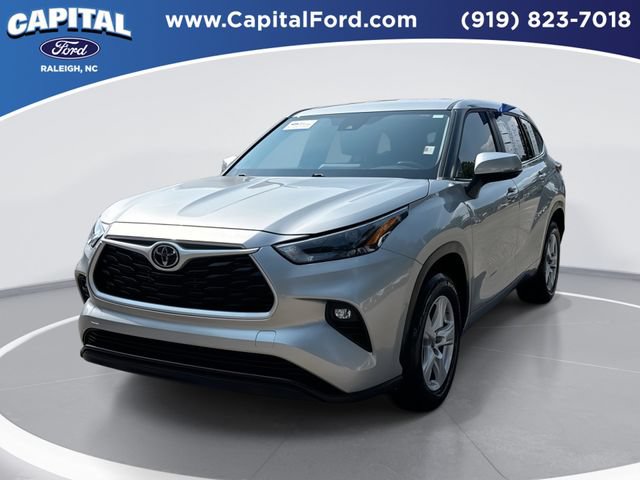 Used 2023 Toyota Highlander LE FWD video 1