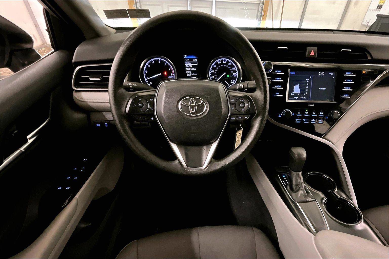 Used 2020 Toyota Camry LE image 5