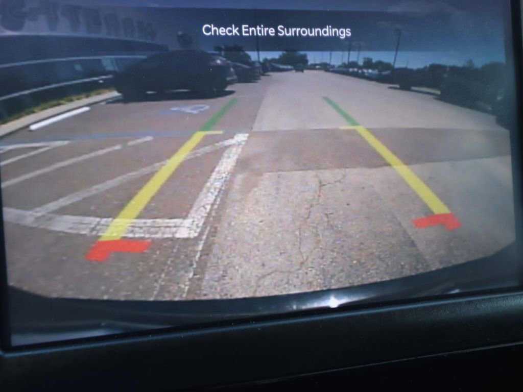 Used 2023 Chrysler Voyager LX FWD image 4