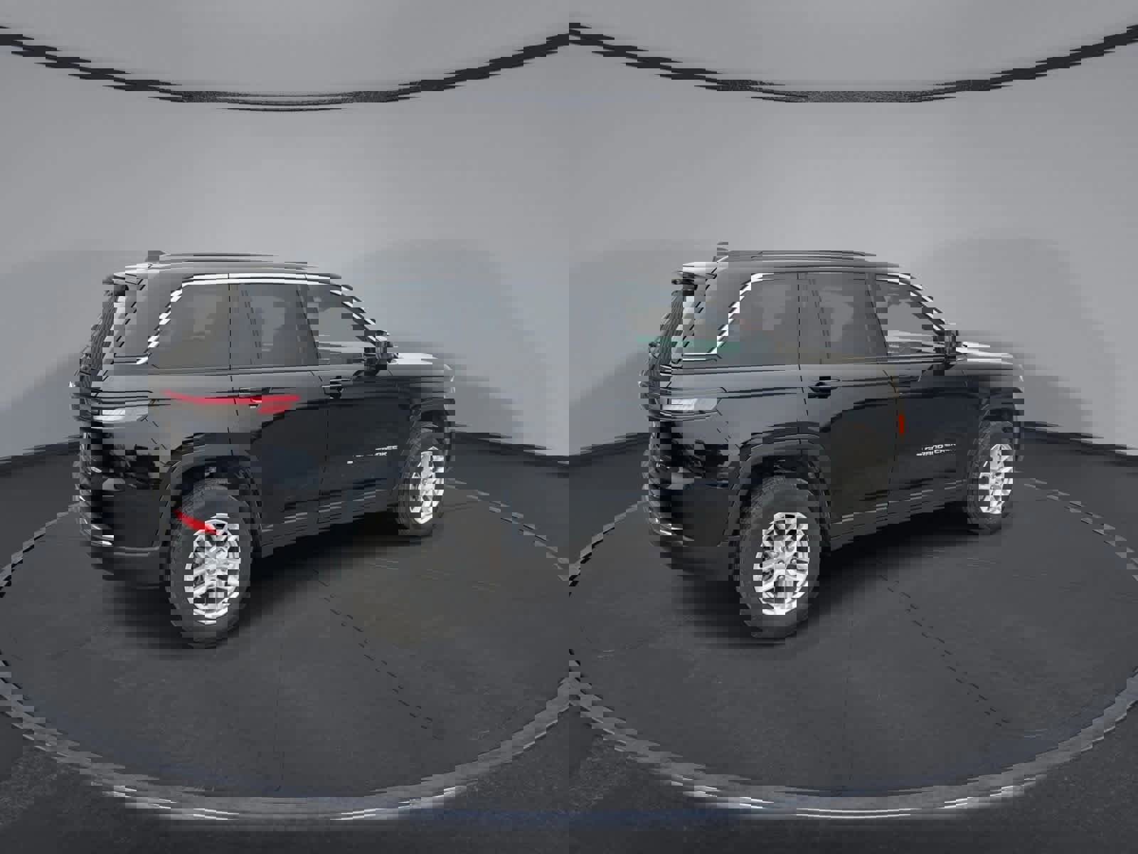 Used 2025 Jeep Grand Cherokee Laredo X image 4