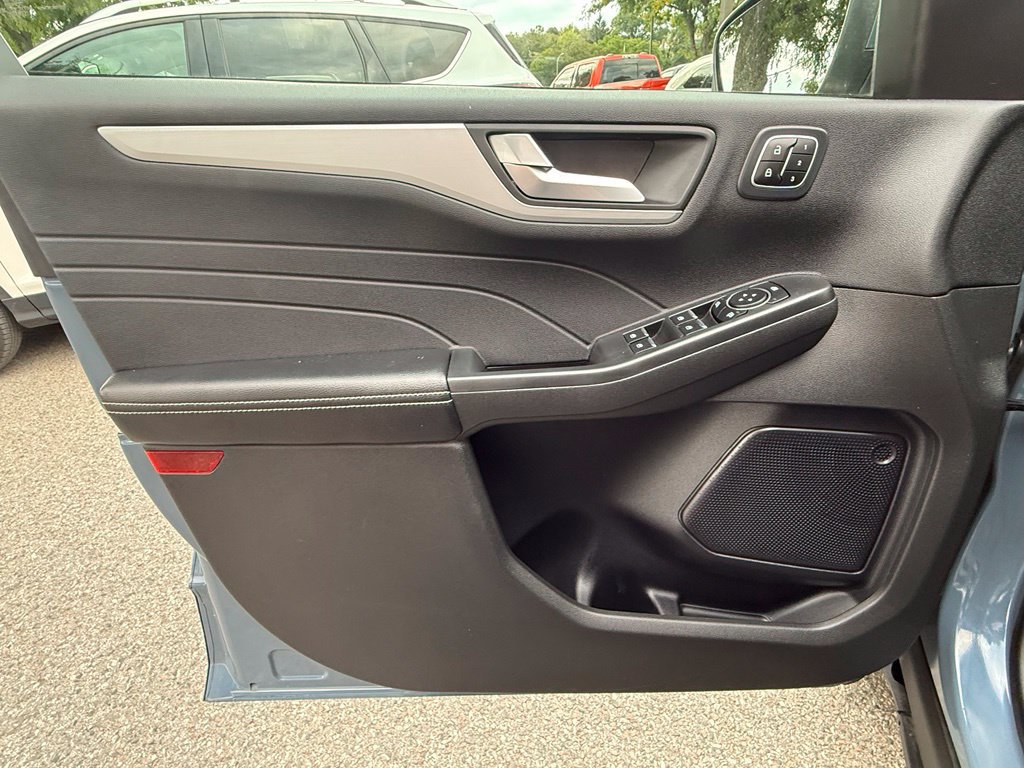 Certified 2023 Ford Escape Platinum AWD/4WD image 22