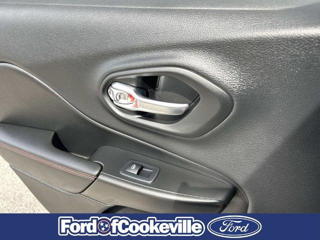 Used 2019 Jeep Cherokee Trailhawk AWD/4WD image 18