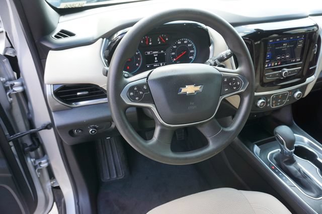Used 2022 Chevrolet Traverse LS FWD image 9