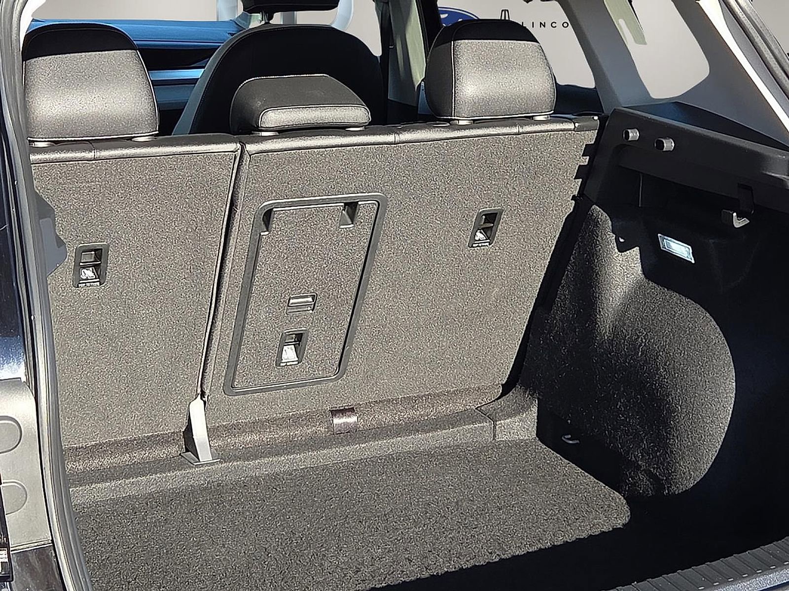 Used 2025 Volkswagen Taos SE image 8