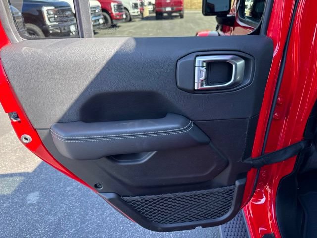 Used 2022 Jeep Wrangler Unlimited Sahara w/ Cold Weather Group AWD/4WD image 14