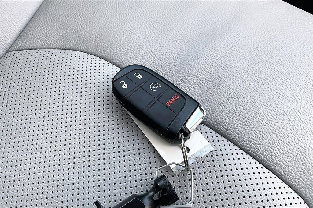 Used 2022 Jeep Compass Limited image 11