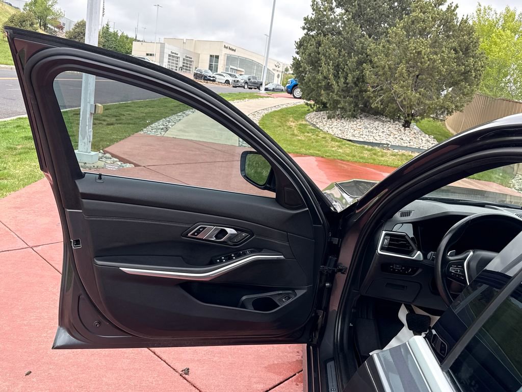 Used 2019 BMW 330i xDrive Sedan w/ Premium Package AWD/4WD image 10