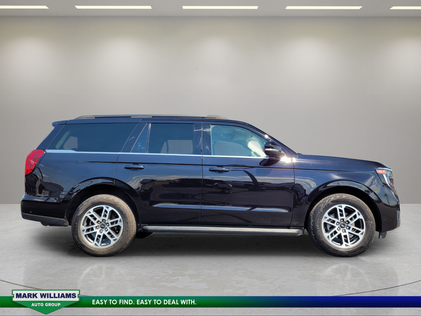 Certified 2025 Ford Expedition Active AWD/4WD image 5