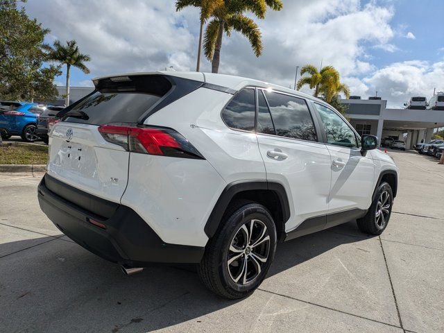 Used 2022 Toyota RAV4 LE image 6