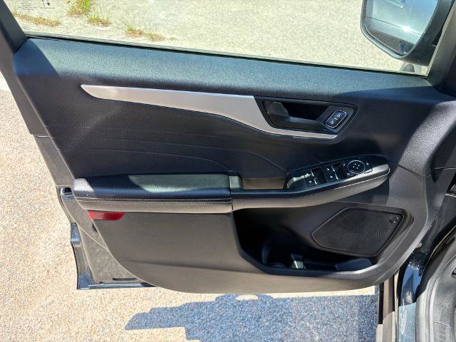 Certified 2022 Ford Escape SE w/ SE Sport Appearance Package FWD image 9