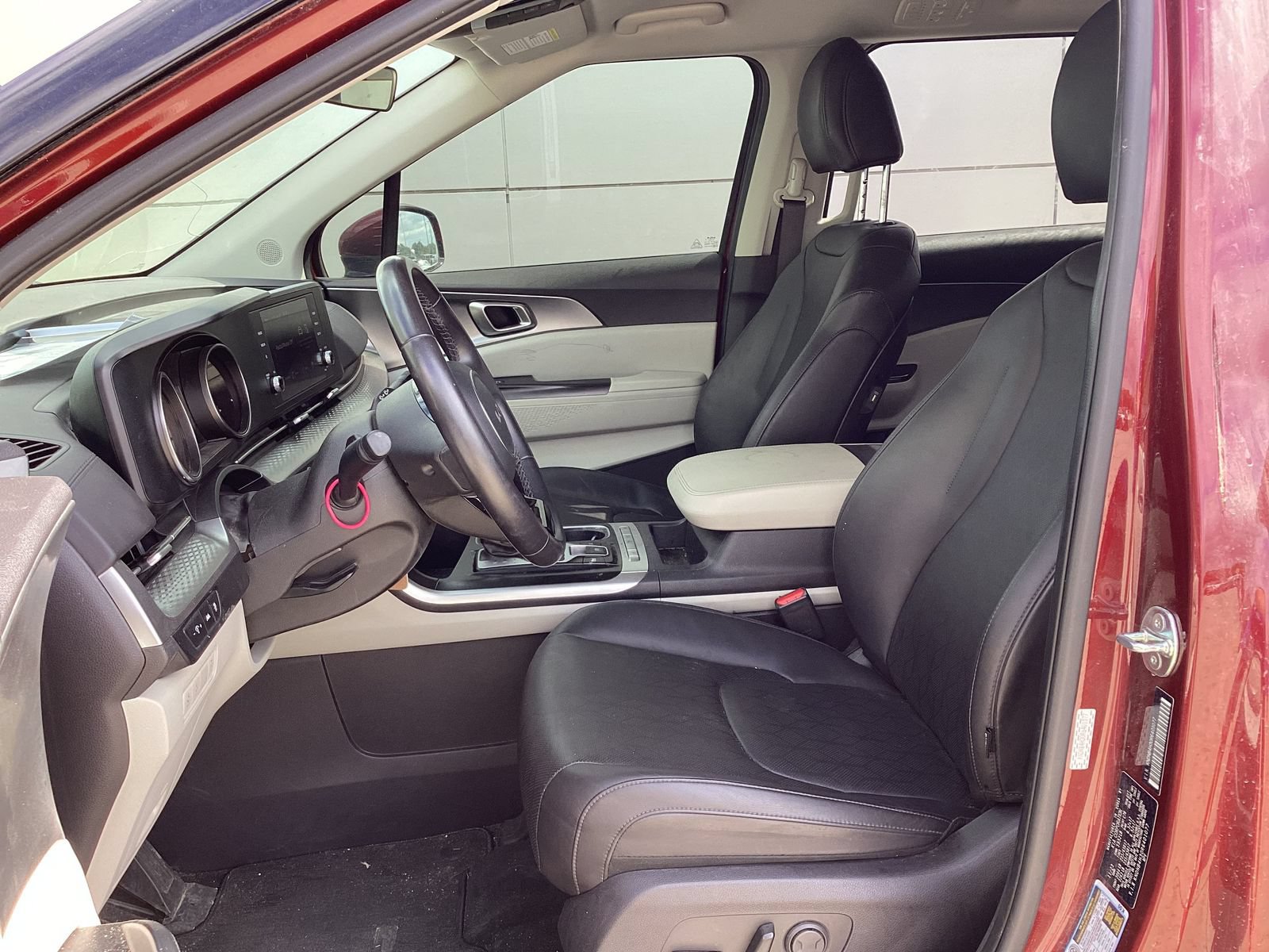 Used 2024 Kia Carnival LX FWD image 5