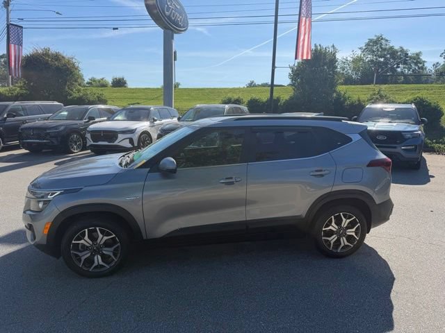Used 2021 Kia Seltos EX AWD/4WD image 2